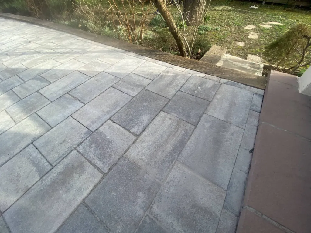 Entrée de maison en pavé à Truchtersheim dans le Kocherseberg CLK