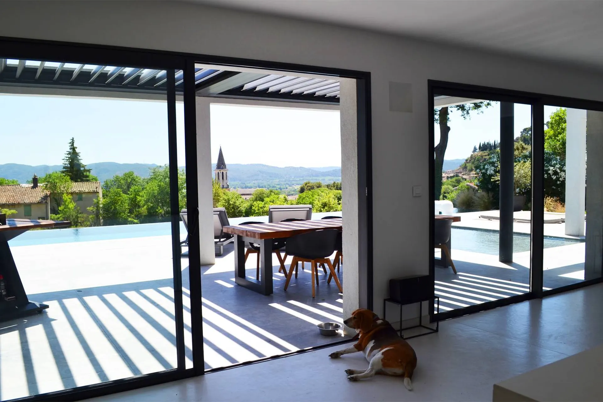 La lumière est un élément fondamental de notre bien être dans une maison