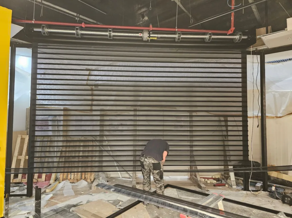 Création de vitrine de magasin à Avignon pour le magasin Cache Cache