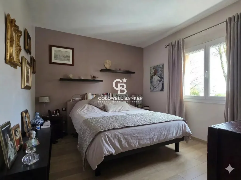 bien immobilier au Nord du Mans avec terrain de 3000 m2 et piscine
