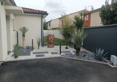 Entretien d'un jardin exotique sur Cugnaux, nettoyage de palmiers, yucca, dracaena...