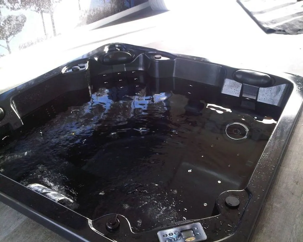 AQUAMARINE AQUARIUS 5 Places NOIR avec filtration déporté dans local technique