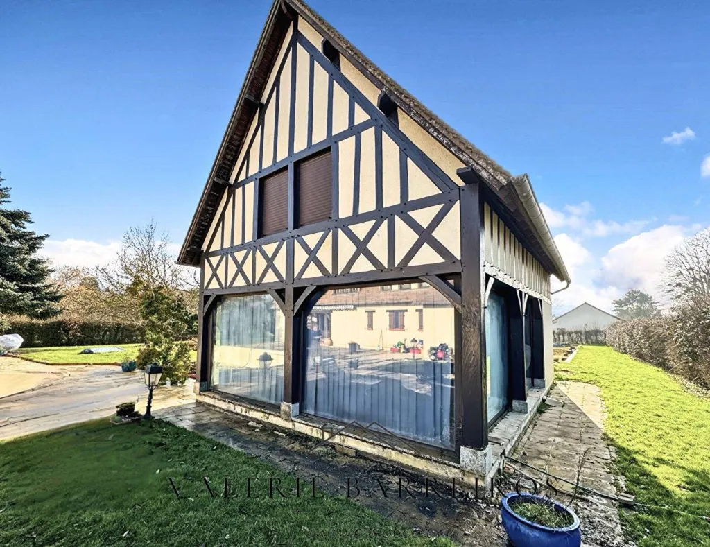Maison de 207m2 édifié sur un terrain de 4363m2 situé dans la commune de La Londe