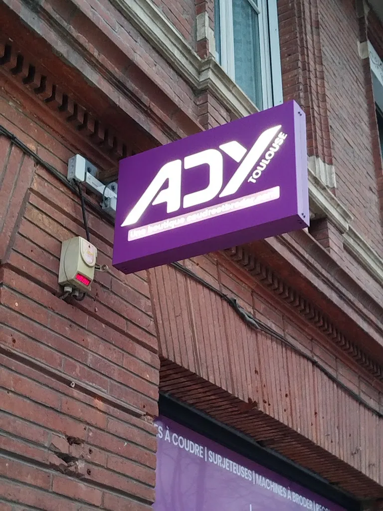 Depannage sur éclairage enseigne à Toulouse par infiny elec