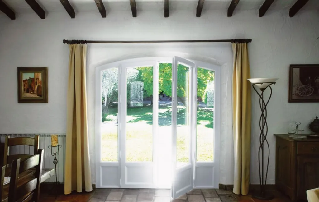 Fenêtre pvc ouvrant à la française sur Martigues