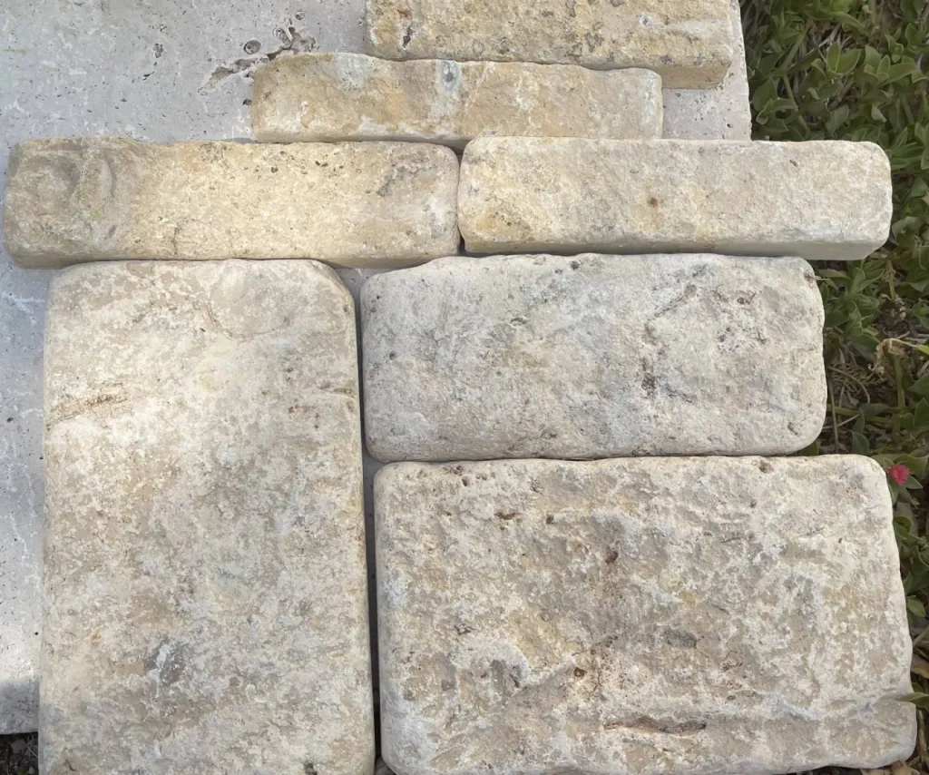 Parement mural en pierre naturelle, La pierre dure de Dordogne Montagnac d'Auberoche