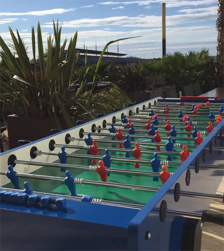 Baby foot géant