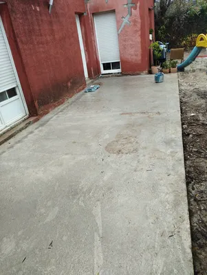 Réalisation d'une terrasse sur dalle béton sur plot PVC en itauba à Gigean à côté du Bassin de Thau