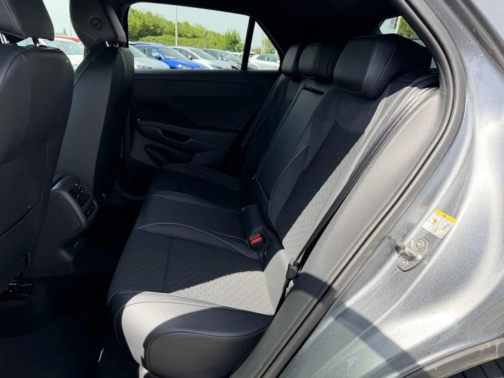 Acheter nouveau Volkswagen T-Roc R-Line 2026 d'occasion 150 ch DSG7 chez votre garage automobile à faible distance de Le Havre