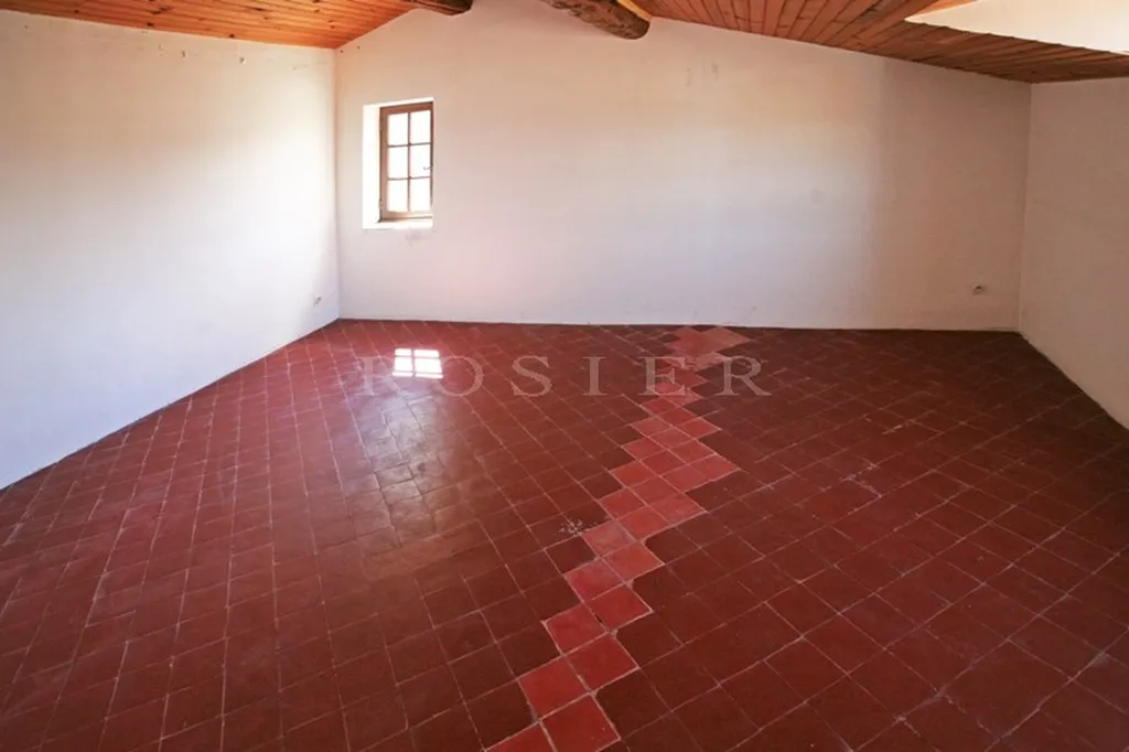 A vendre dans les Monts du Vaucluse,  charmante maison de village avec cour   