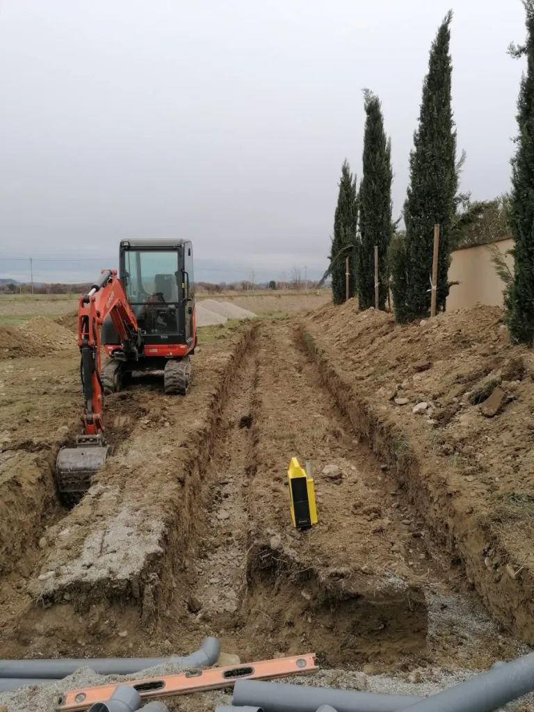 Illustration de travaux de raccordement au tout à l'égout à Saint-Chamas, près d'Istres