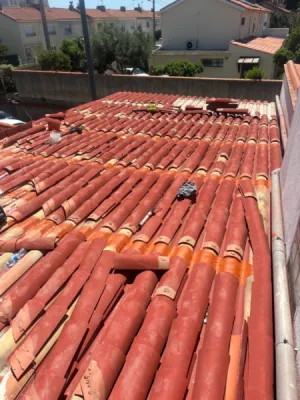 Avant rénovation d'une toiture Landaise en fribrociment à Angresse, dans les Landes (40) 