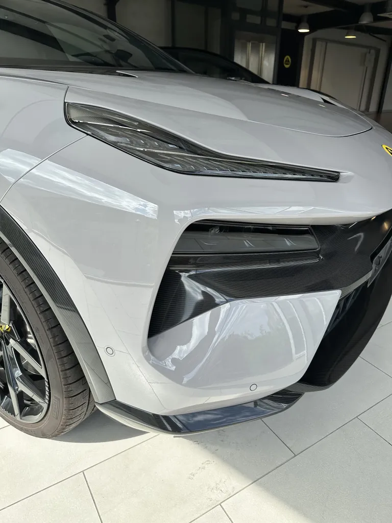 Lotus Eletre : traitement céramique GYEON Pure et film PPF par EMB Detailing à Vaugneray proche de lyon 6