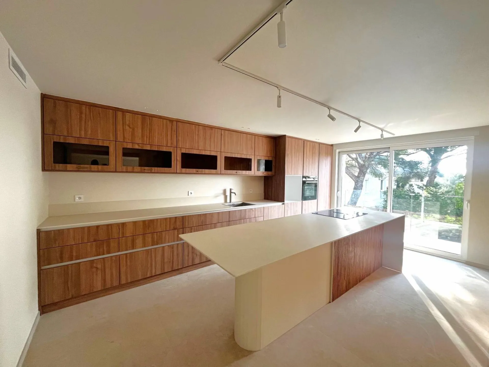 Vente maison Cassis  entièrement rénovée avec piscine, garage et vue mer