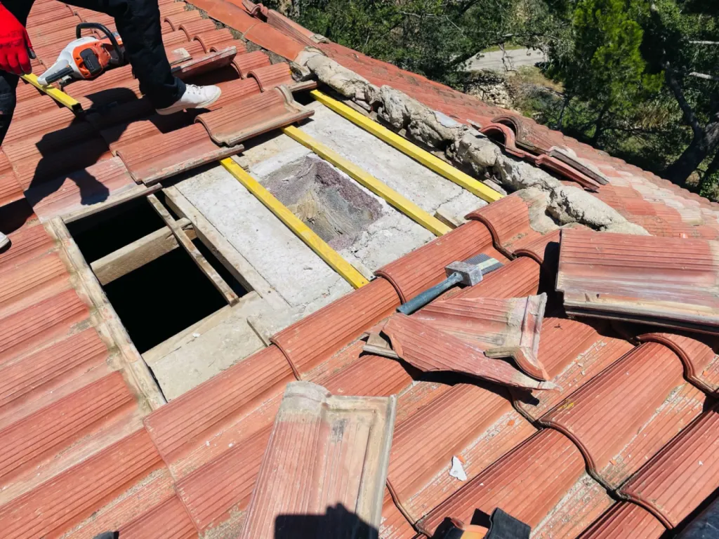 Couvreur pour réparation de toiture le rove