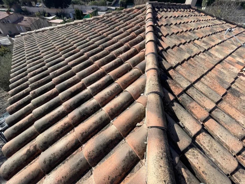 avant intervention de rénovation de toiture sur istres