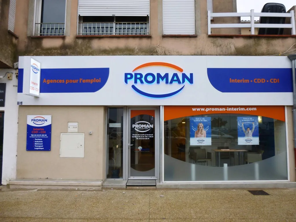enseigne de commerce rétro éclairée istres
