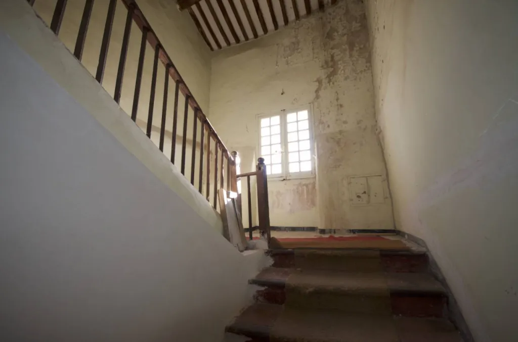 Escalier AVANT restauration par Inspirations d'Intérieurs architecture
