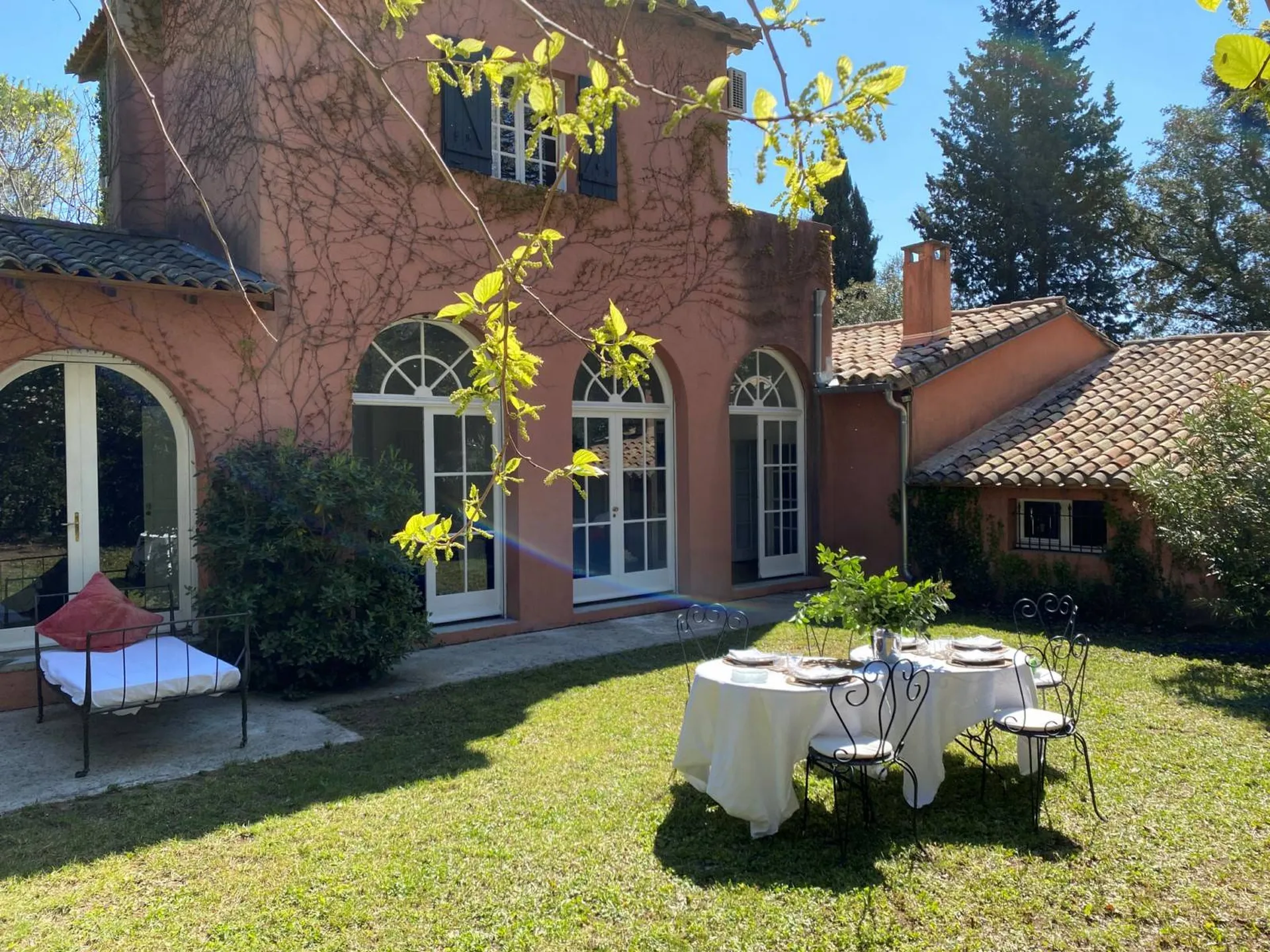 EXCLUSIVITE - maison de caractère sur la colline Saint Eutrope dans environnement privilégié   