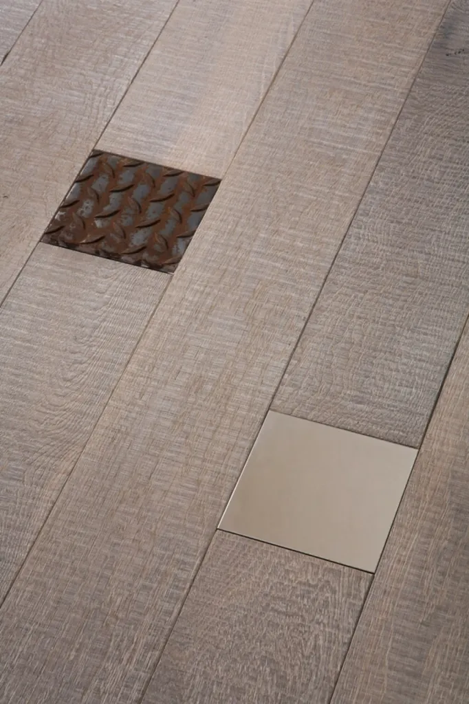 Parquet Chêne de l'Est avec Cabochons métal ou bois