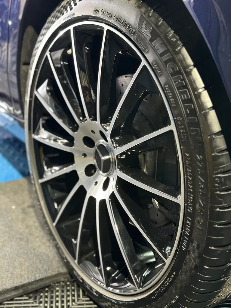 polissage carrosserie DETAILING traitement céramique lyon Mercedes Maybach