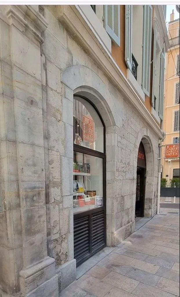 Décapage façade en pierre Var