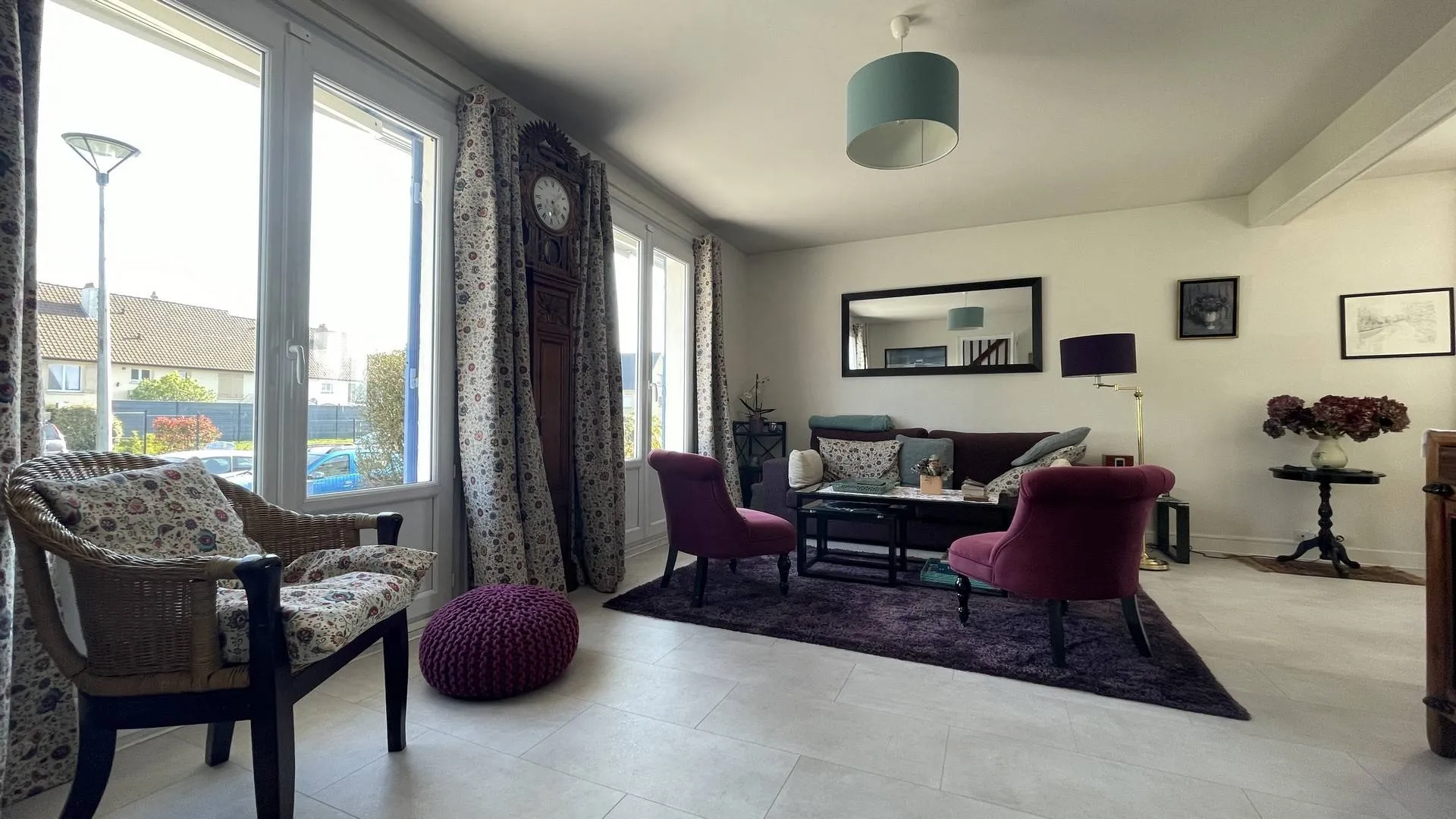 À vendre en Normandie : Maison avec jardin clos de 546 m² : Un cadre extérieur agréable et sécurisé pour les enfants.