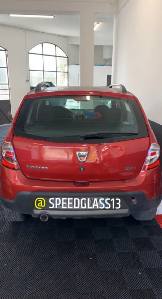 Lunette arrière cassée sur Dacia Duster à Marseille 13013 : pose rapide avec franchise offerte chez Speed Glass