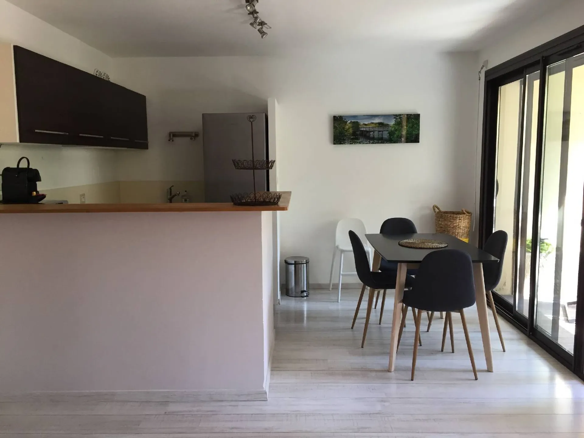 Appartement Cassis  ouvrant sur terrasse et jardinet privatif dans résidence sécurisée avec parking