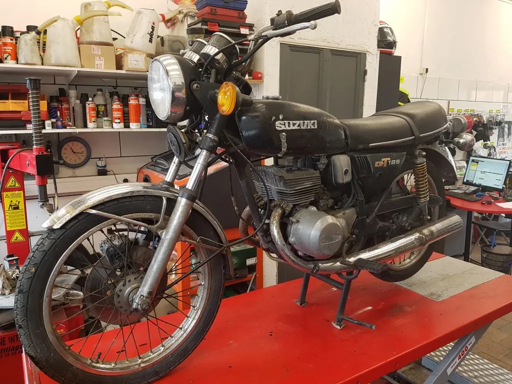  SUZUKI 185 GT de 1978 MISE EN ROUTE LA SEYNE SUR MER