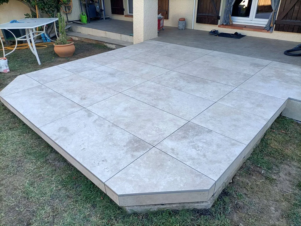 DALLES SUR PLOTS GRES CERAME EFFET TRAVERTIN IZMIR NEW TILES SUR LE GRAU DU ROI & AIGUES MORTES – 30 - GARD