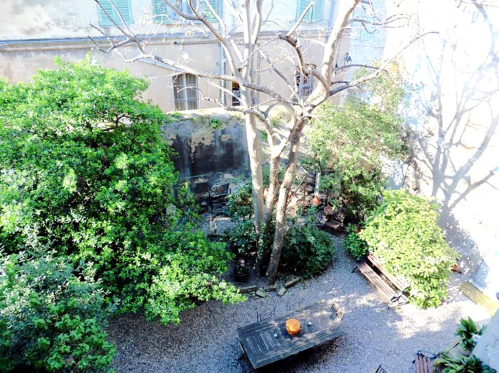 Appartement Avignon Intra-Muros avec cours intérieure