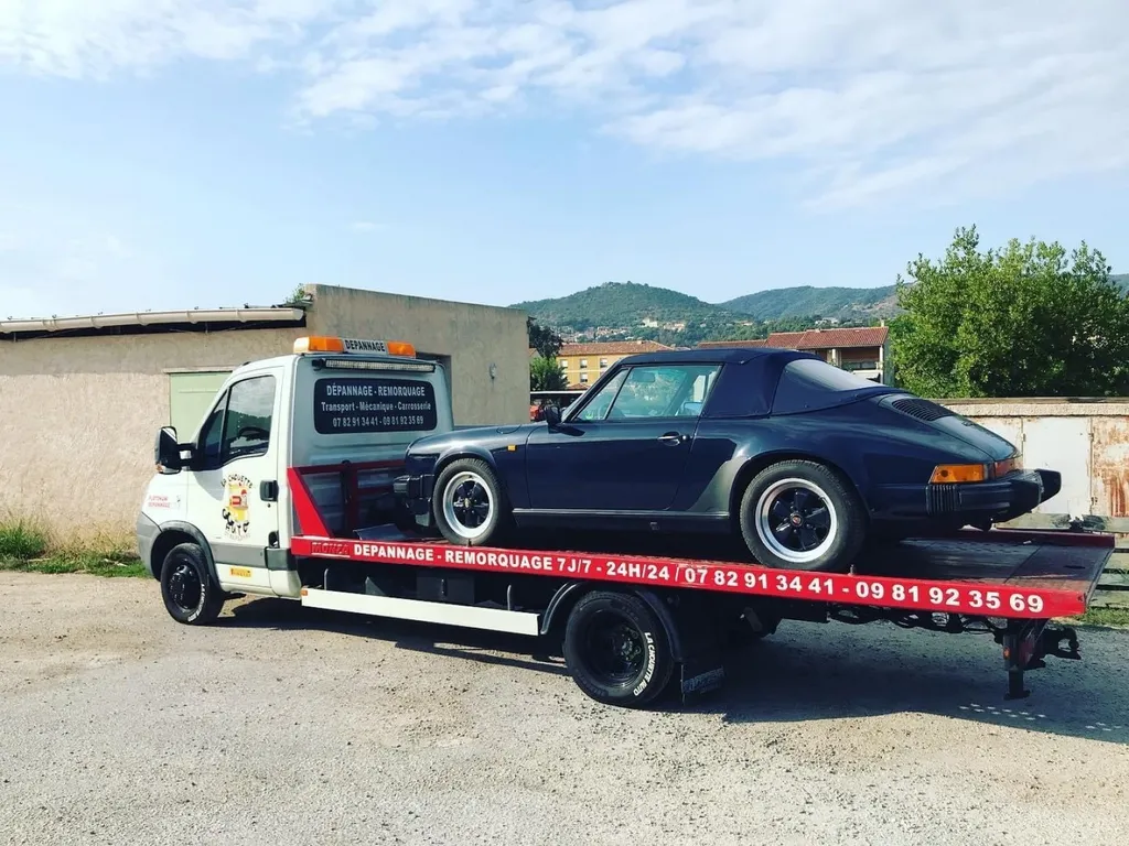 Remorquage et transport de Porsche 911 entre Bormes les Mimosas et le garage spécialiste Porsche, garage des Termes