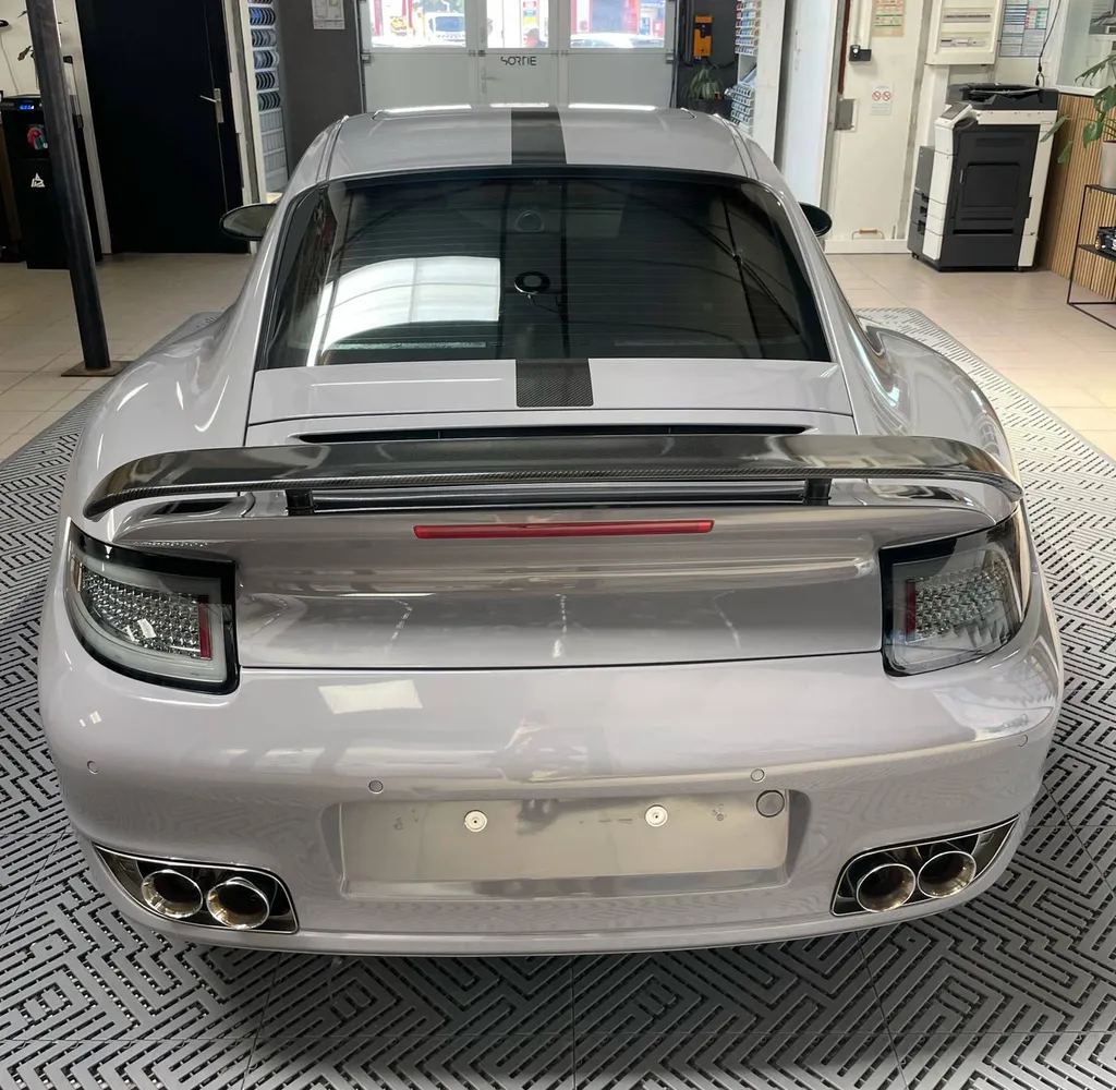 Covering gris nardo sur une Porsche 997 turbo Blanche d'origine