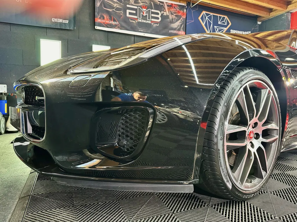 specialiste du traitement céramique sur Lyon detailing jaguar F-Type