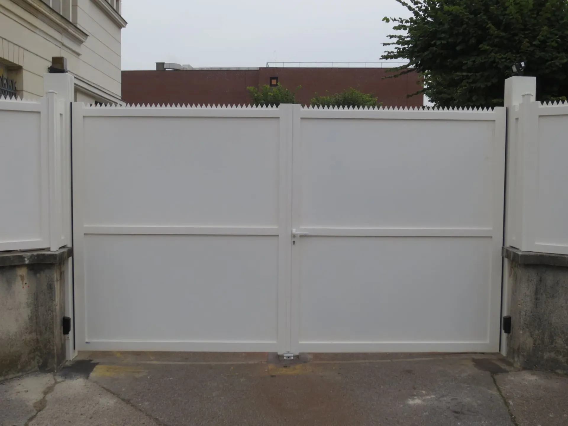 Installation de Portail de copropriété motorisé, Sécurisation d'accès et Fermetures collectives à Pont-l'Évêque dans le Calvados 14 et ses Alentours