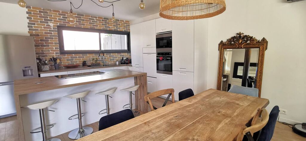 Vente villa Cassis  au calme dans clos sécurisé avec garages et piscine