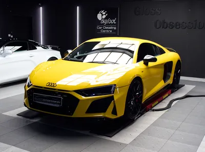 Audi R8 Performance jaune protégée par film de protection PPF XPEL à Vannes.