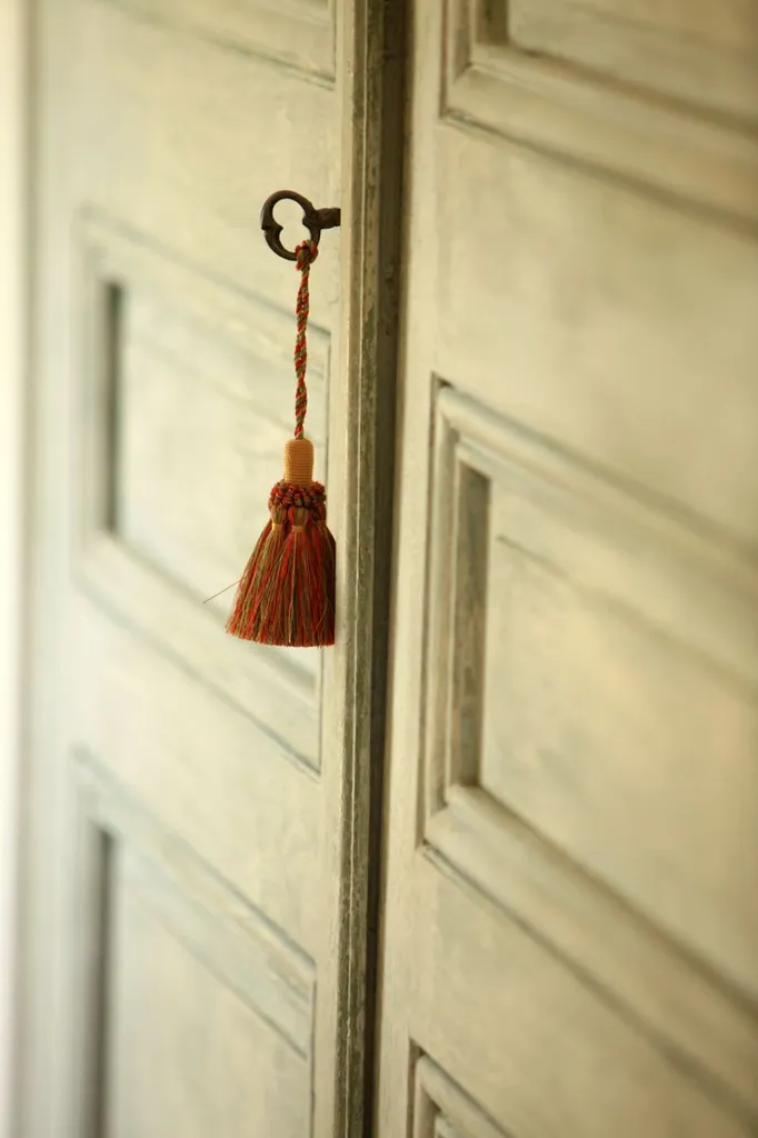 Porte ancienne dans ferme rénovée a Ansouis