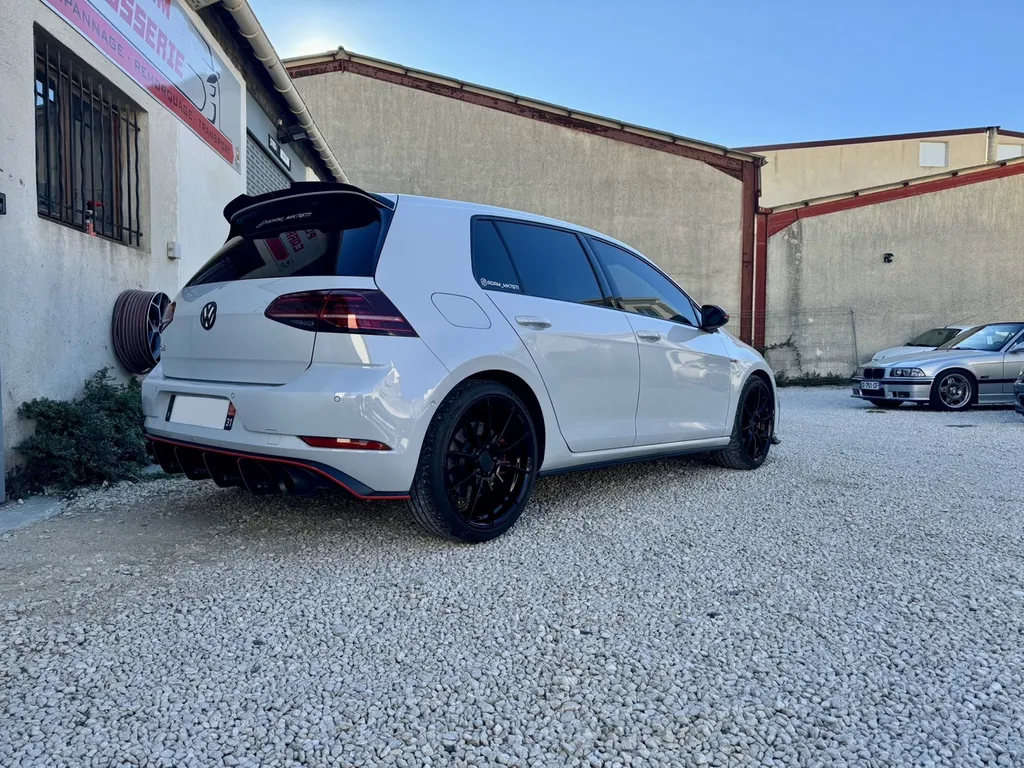 réparation choc arrière de cette Volkswagen Golf 7 GTI  proche de Marseille, d’Aubagne et Cassis