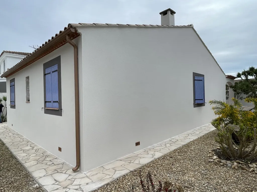 Ravalement de façade d’une maison située sur le Grau du Roi proche de Montpellier