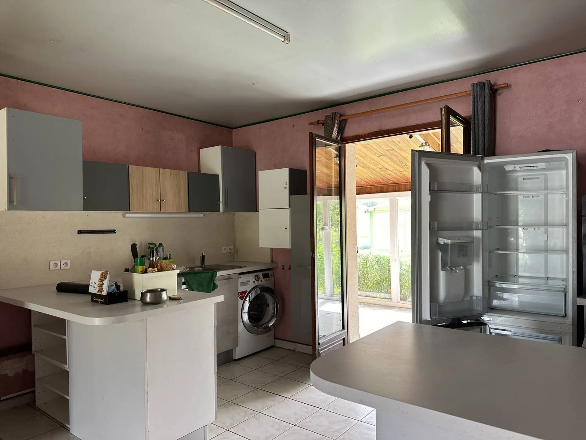 À vendre : Maison de 68 m², véranda lumineuse de 41 m², terrain de 1000 m². À 15 minutes de Forges-les-Eaux, parfaite pour les amateurs de jardinage.