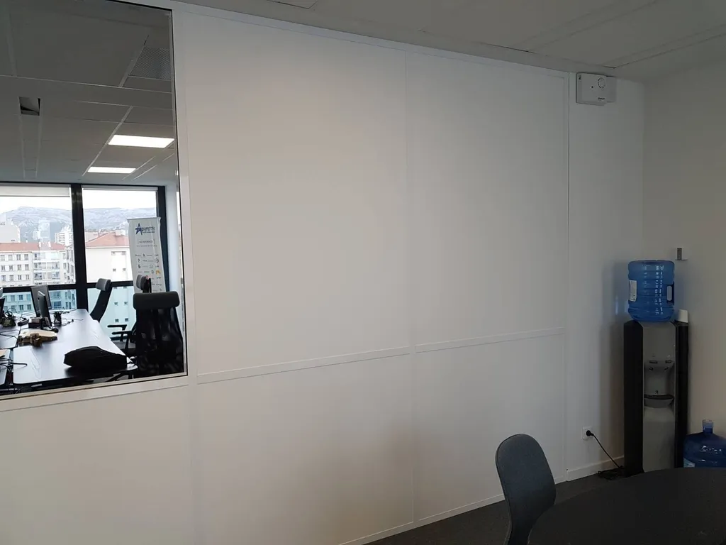 Cloisons modulaires pleines et semi-vitrées à PARIS