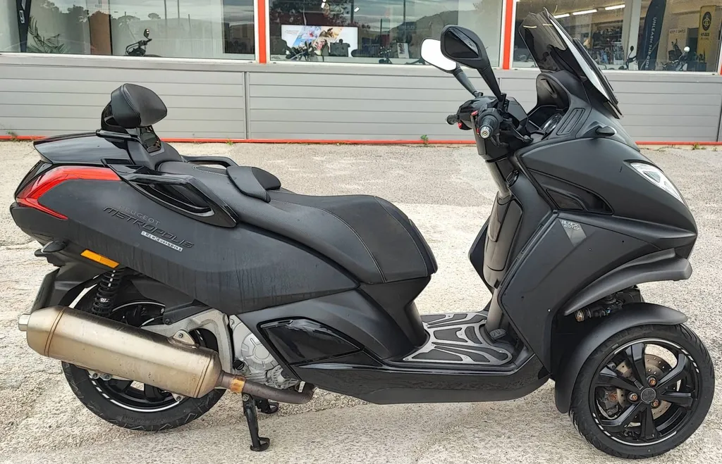 PEUGEOT METROPOLIS 400 BLACK EDITION du 07/2019 avec 4100 km.