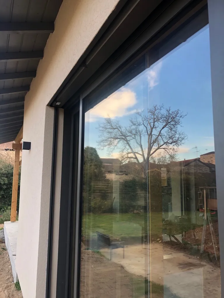 remplacement de fenêtres en alu avec vitrage anti effraction SP10