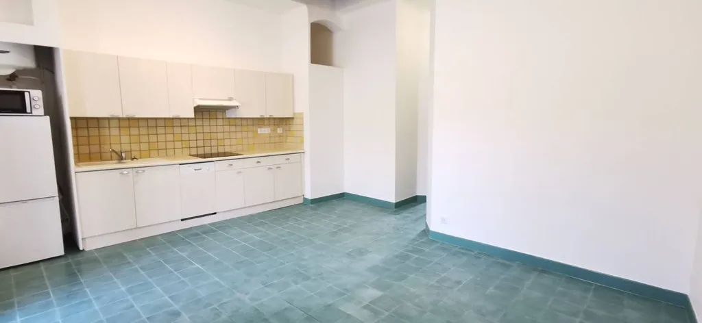 Cassis vente appartement dans le village avec combles
