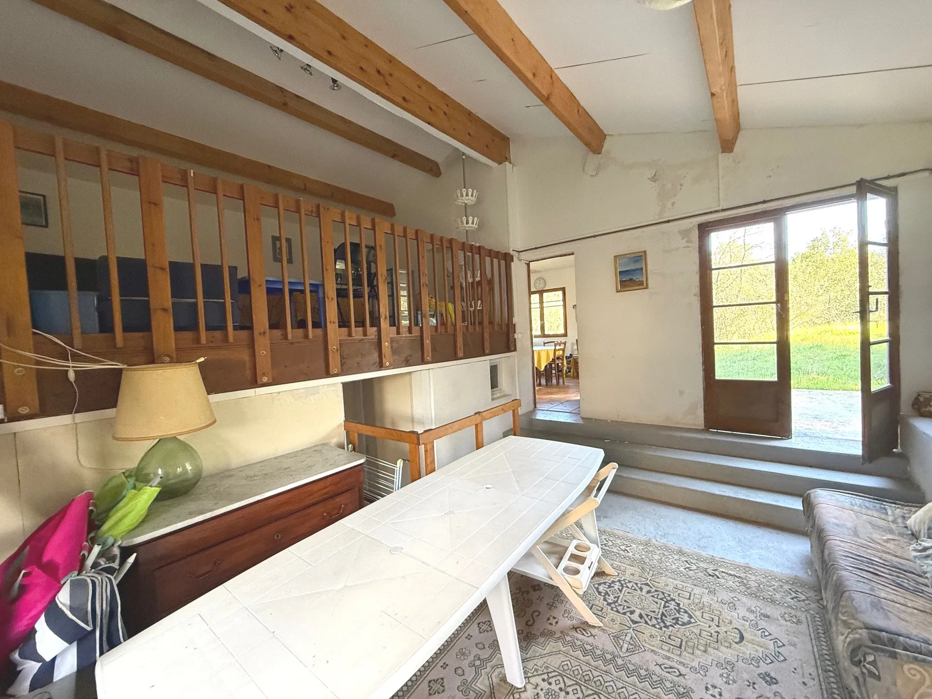 Fort potentiel pour cette maison à rénover à Roquefort la Bédoule