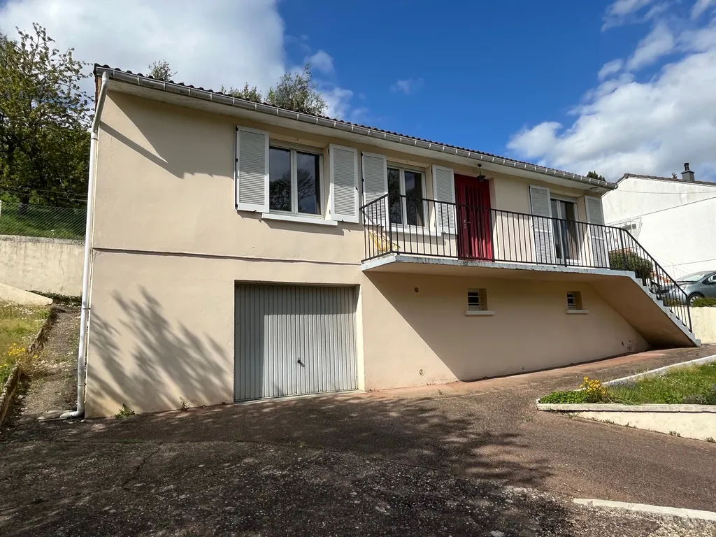 A vendre : pavillon de plain-pied d'environ 80m² habitables - 3 chambres - Bourg avec école et commerces