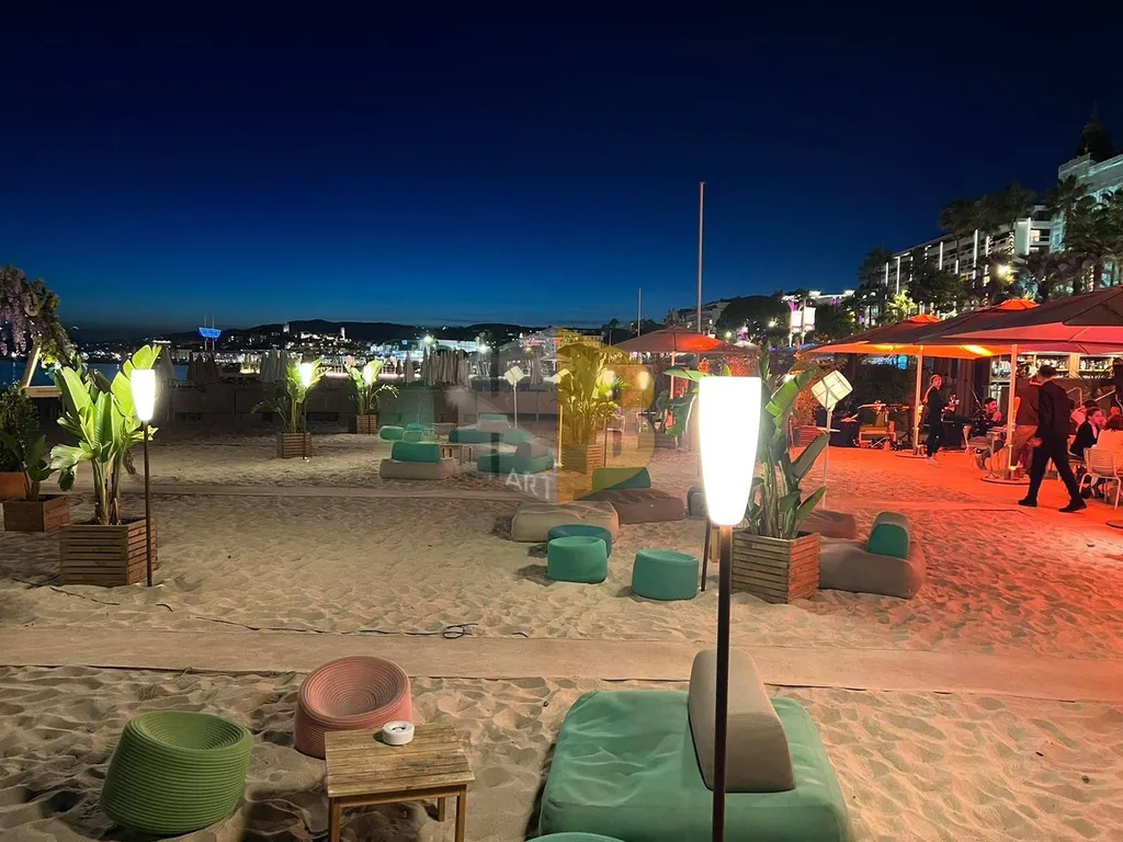 Sonorisation et mise en lumière pour l'organisation d'événements à la Plage du 3.14 à Cannes