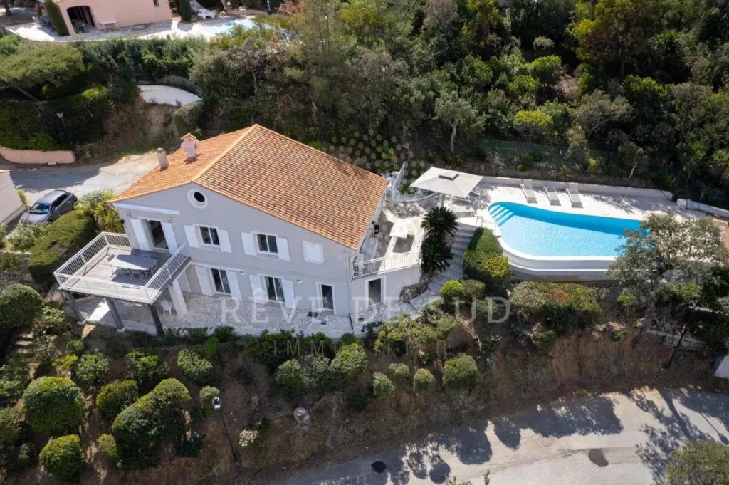 Maison 6 pièce(s) 5 chambre(s) 135 m² Les Issambres (83380)